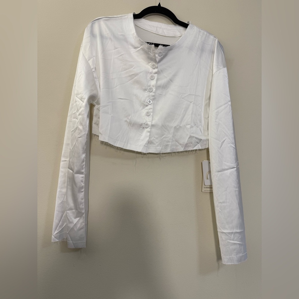 NWT COMMENSE Satin‎ Cropped Raw Hem Blouse in White - M